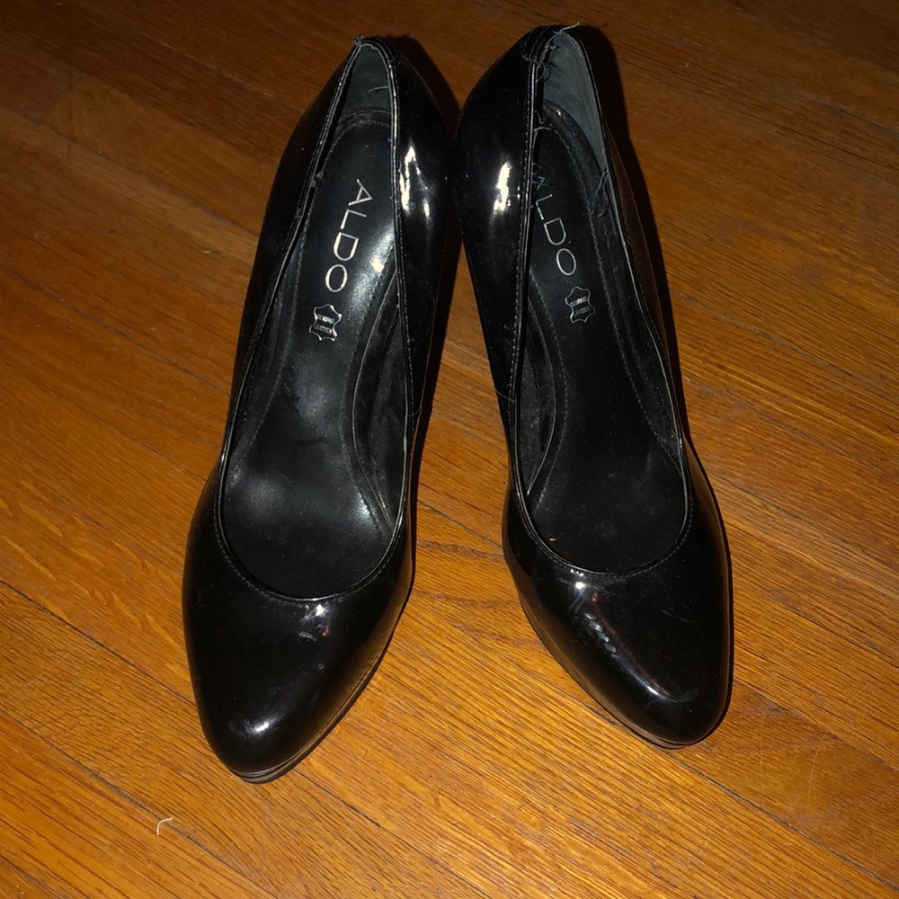 ALDO PATENT LEATHER HELL IN SIZE 7.5